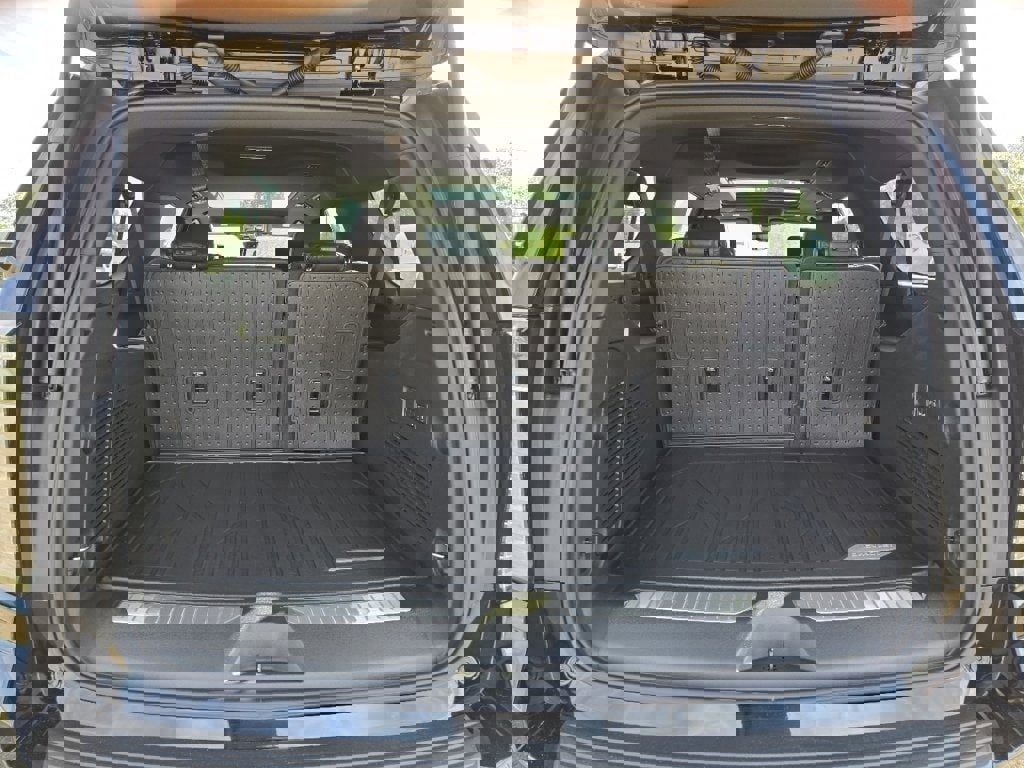 New 2026 Chevrolet Suburban High Country image 13