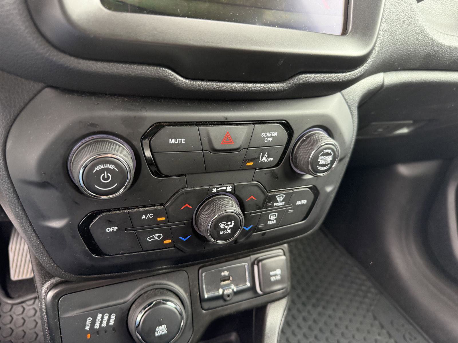 Certified 2023 Jeep Renegade Latitude image 16