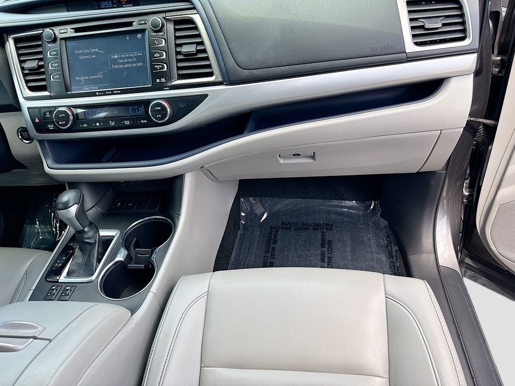 Used 2019 Toyota Highlander XLE image 17