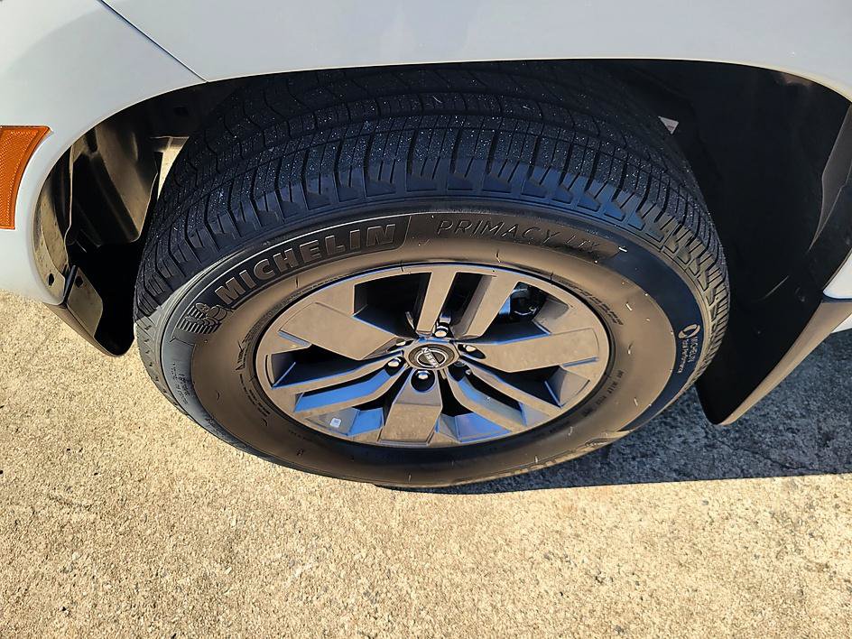 Certified 2025 Nissan Frontier SV w/ SV Convenience Package RWD image 8