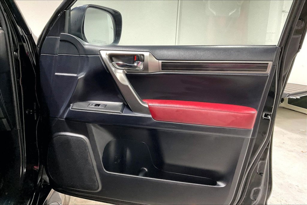 Used 2022 Lexus GX 460 Premium w/ Accessory Package AWD/4WD image 23