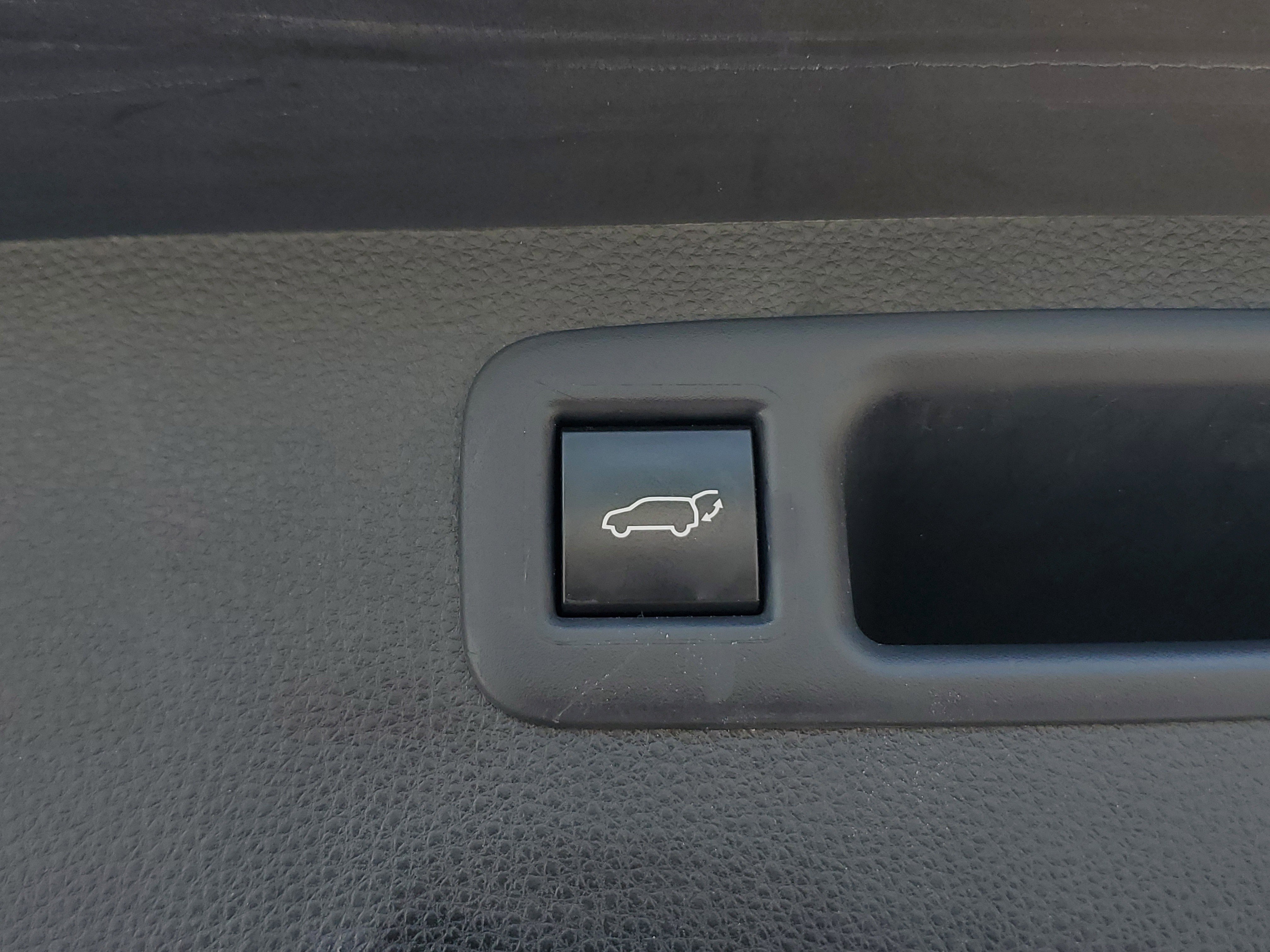 Used 2021 Toyota Highlander XSE AWD/4WD image 10
