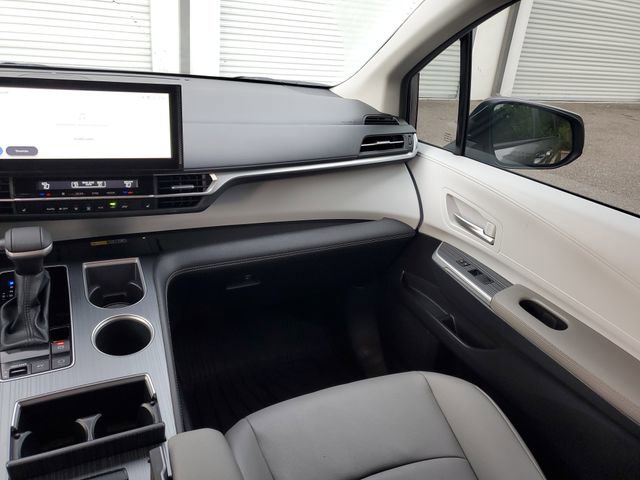 Used 2026 Toyota Sienna XLE FWD image 14