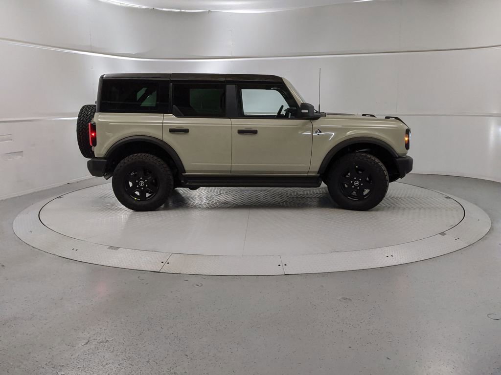 New 2025 Ford Bronco Outer Banks image 2