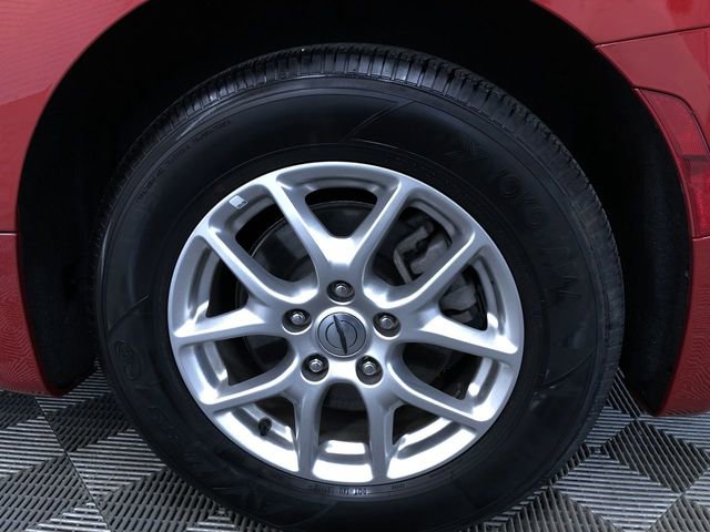 Used 2025 Chrysler Pacifica Select image 17