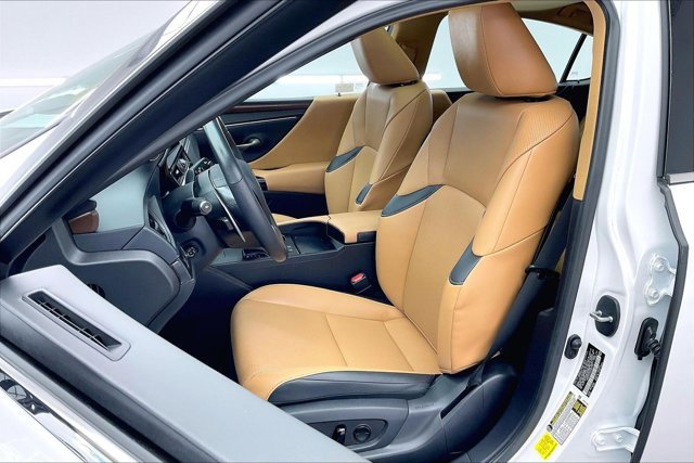 Used 2025 Lexus ES 300h w/ Premium Package image 18