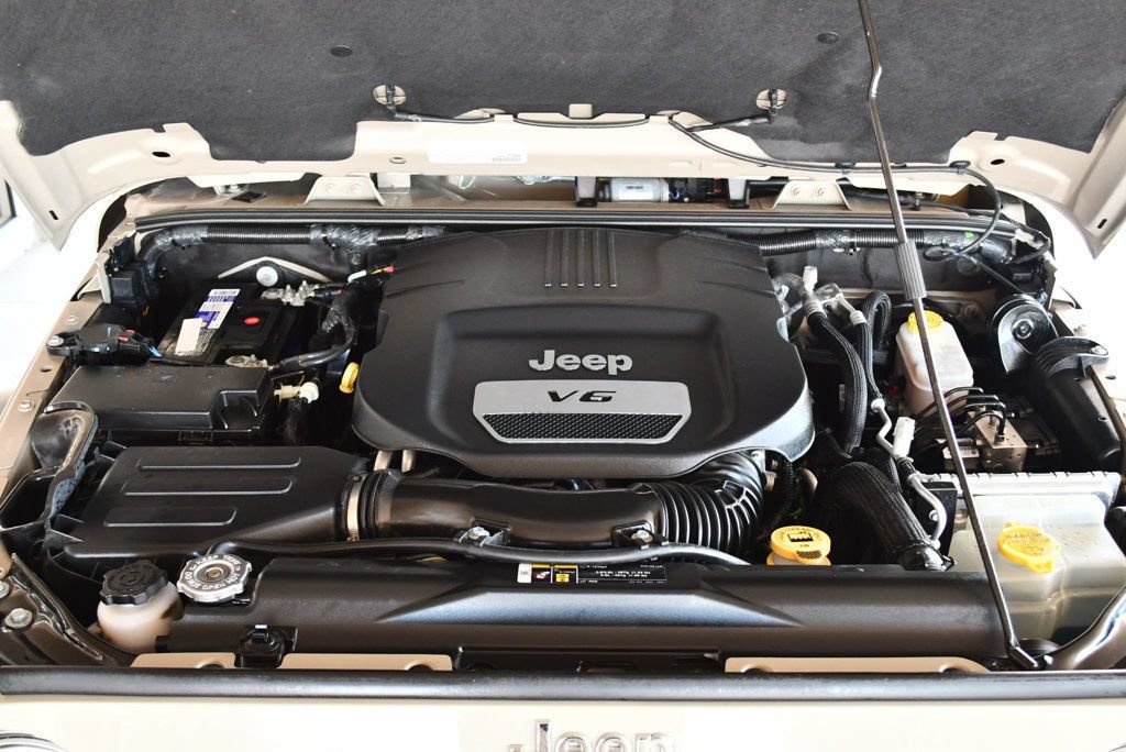 Used 2018 Jeep Wrangler Unlimited Rubicon w/ Connectivity Group AWD/4WD image 65