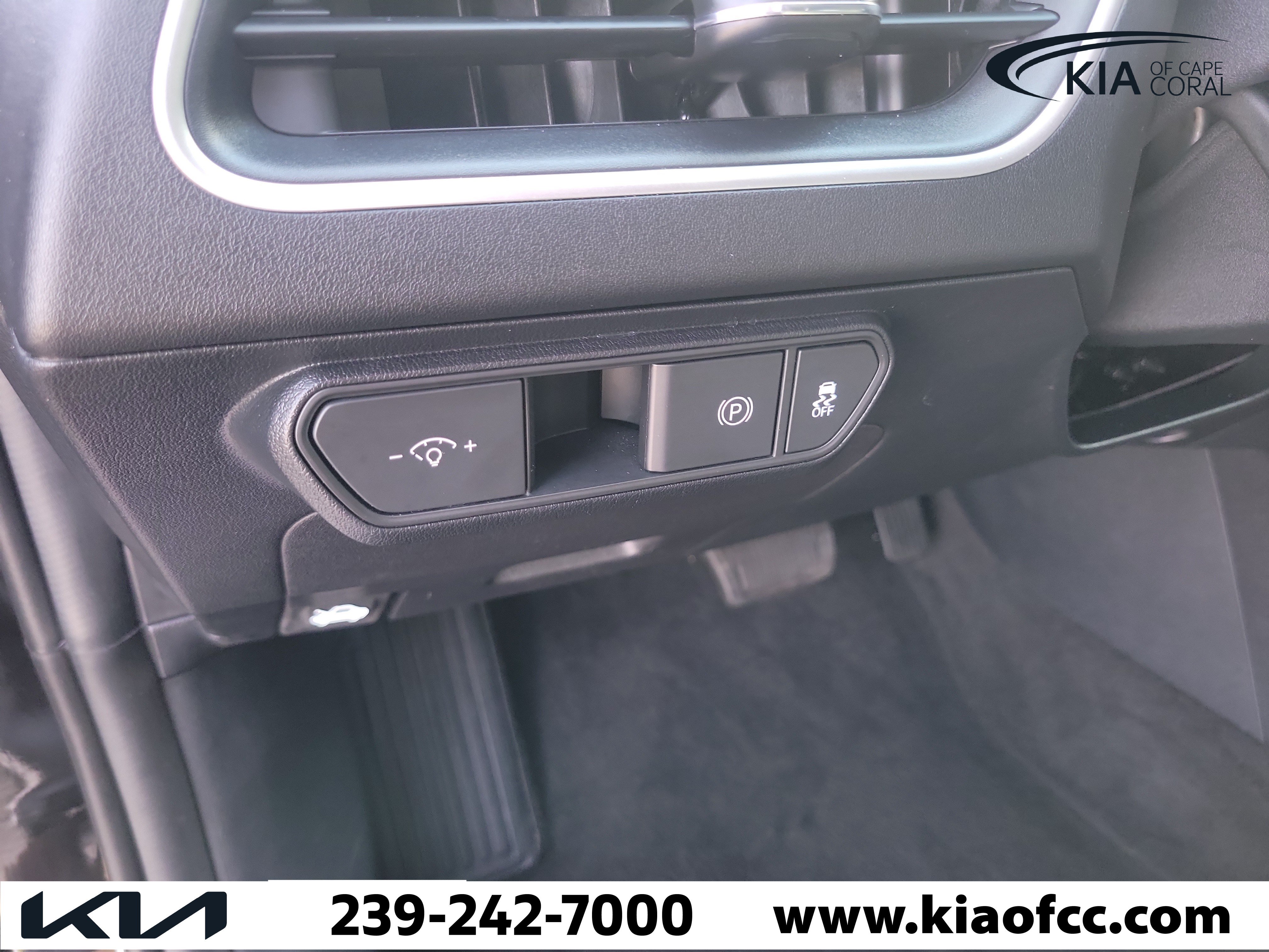 Used 2025 Kia K4 FWD image 24