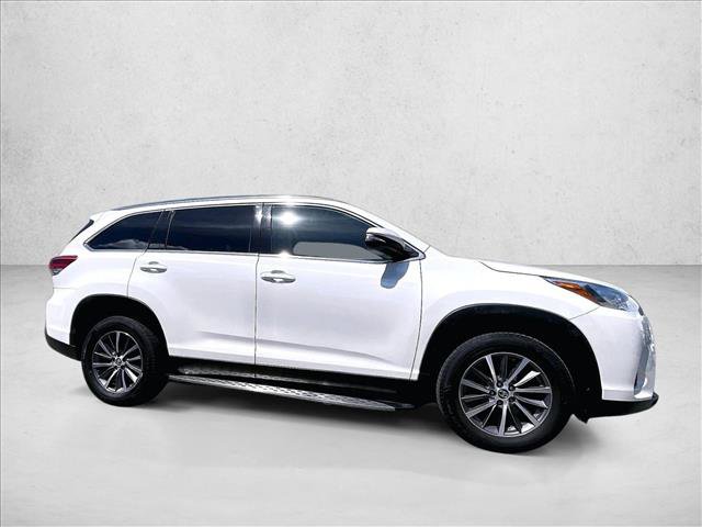 Used 2019 Toyota Highlander XLE FWD image 5