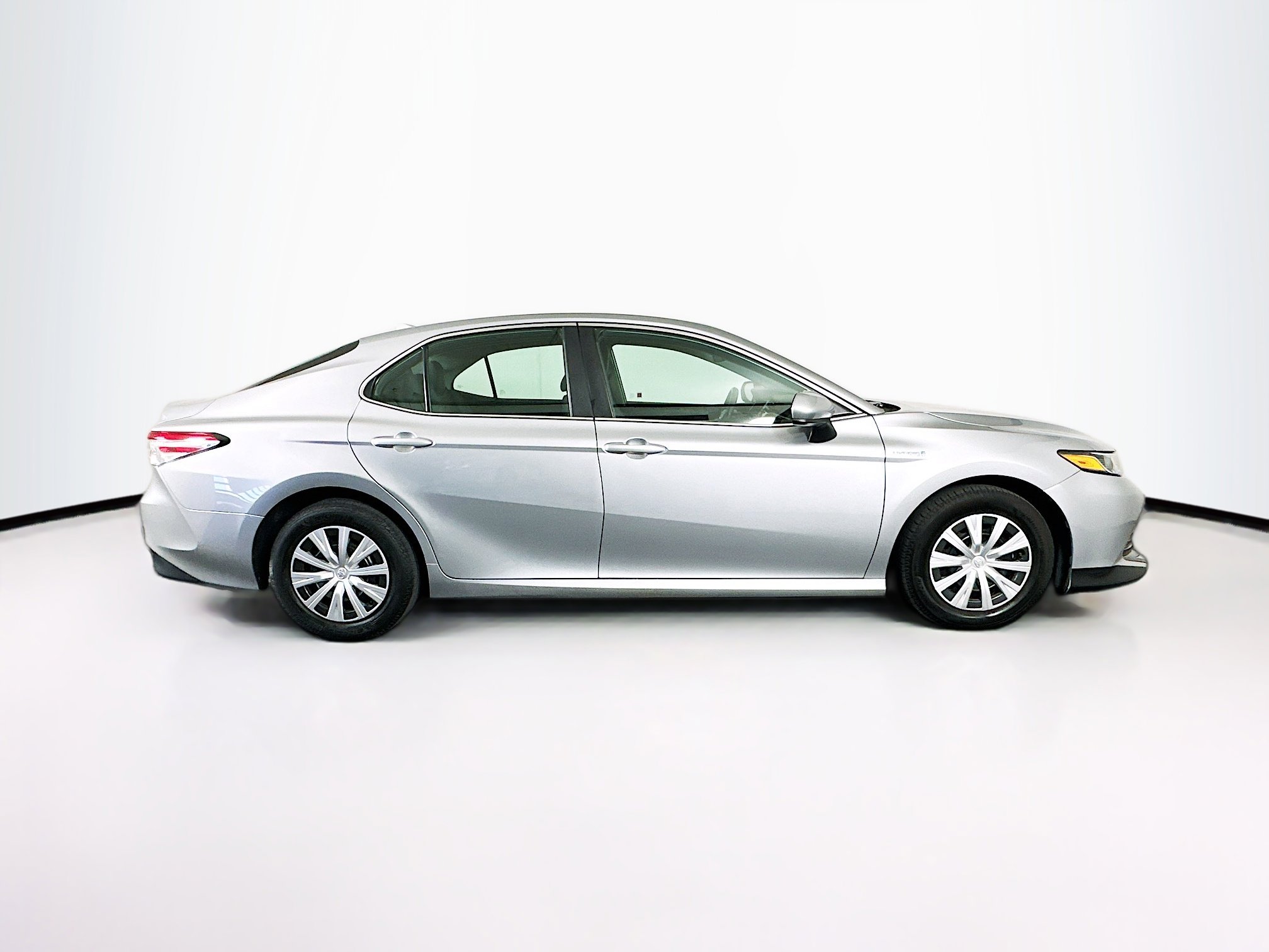 Used 2019 Toyota Camry LE image 10