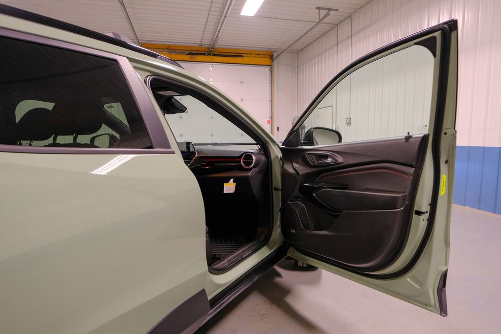 Used 2024 Chevrolet Trax RS w/ Sunroof Package image 15