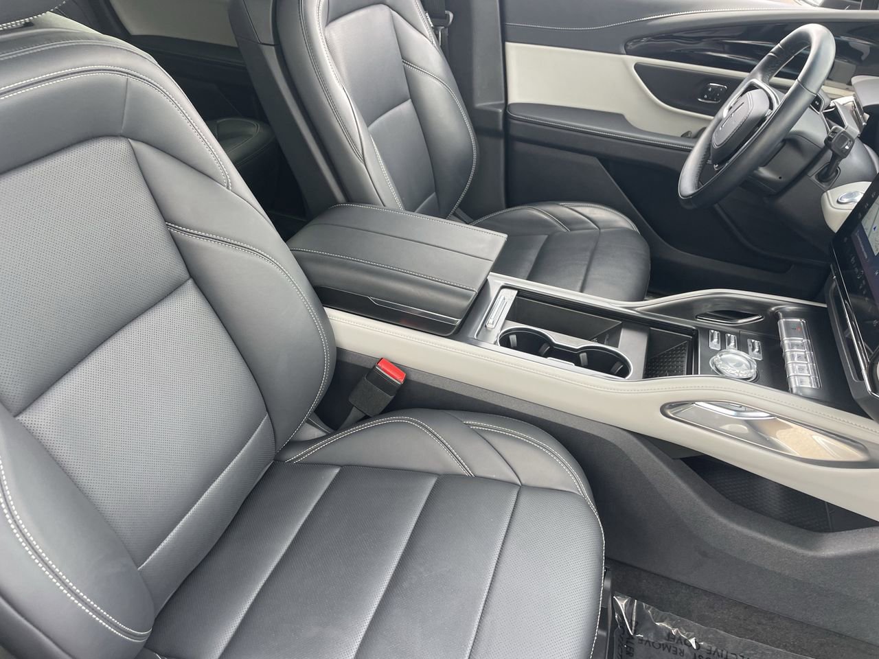 Certified 2024 Lincoln Nautilus Premier image 10