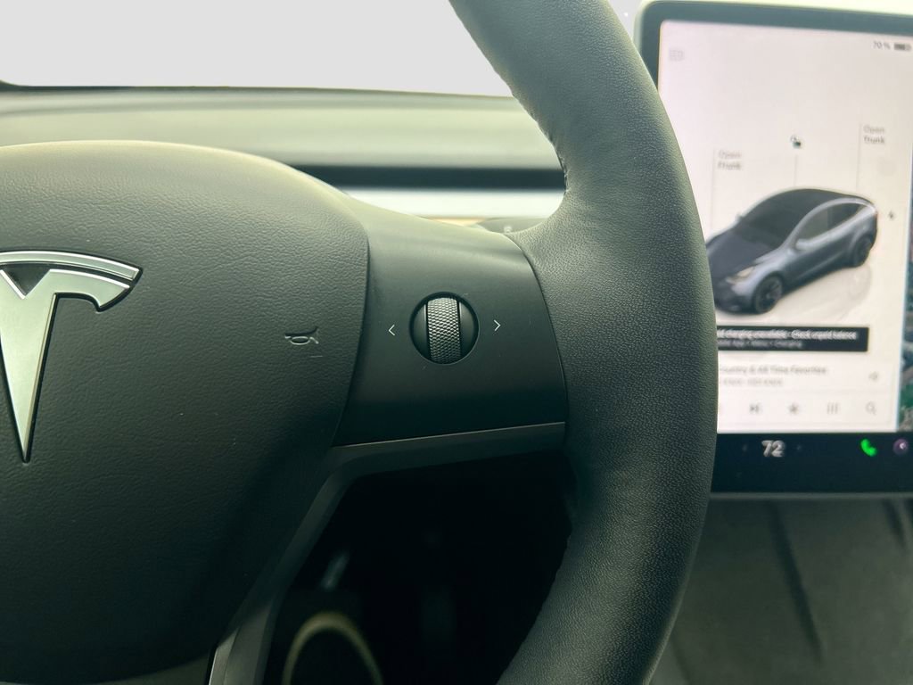 Used 2022 Tesla Model Y Long Range image 12