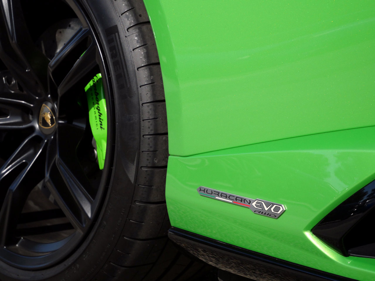 Used 2021 Lamborghini Huracan EVO RWD image 11