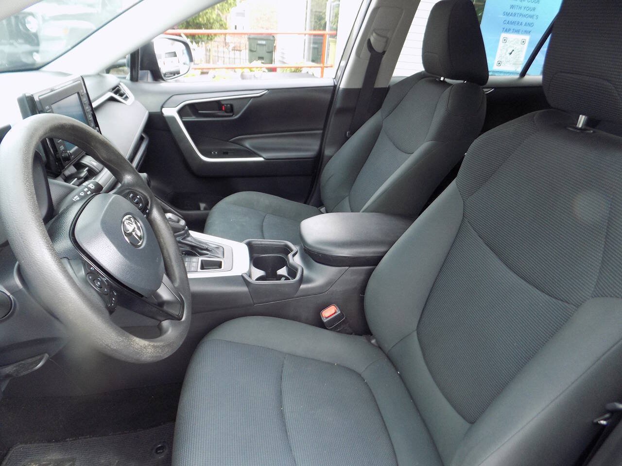Used 2020 Toyota RAV4 LE w/ Carpet Mat Package AWD/4WD image 11