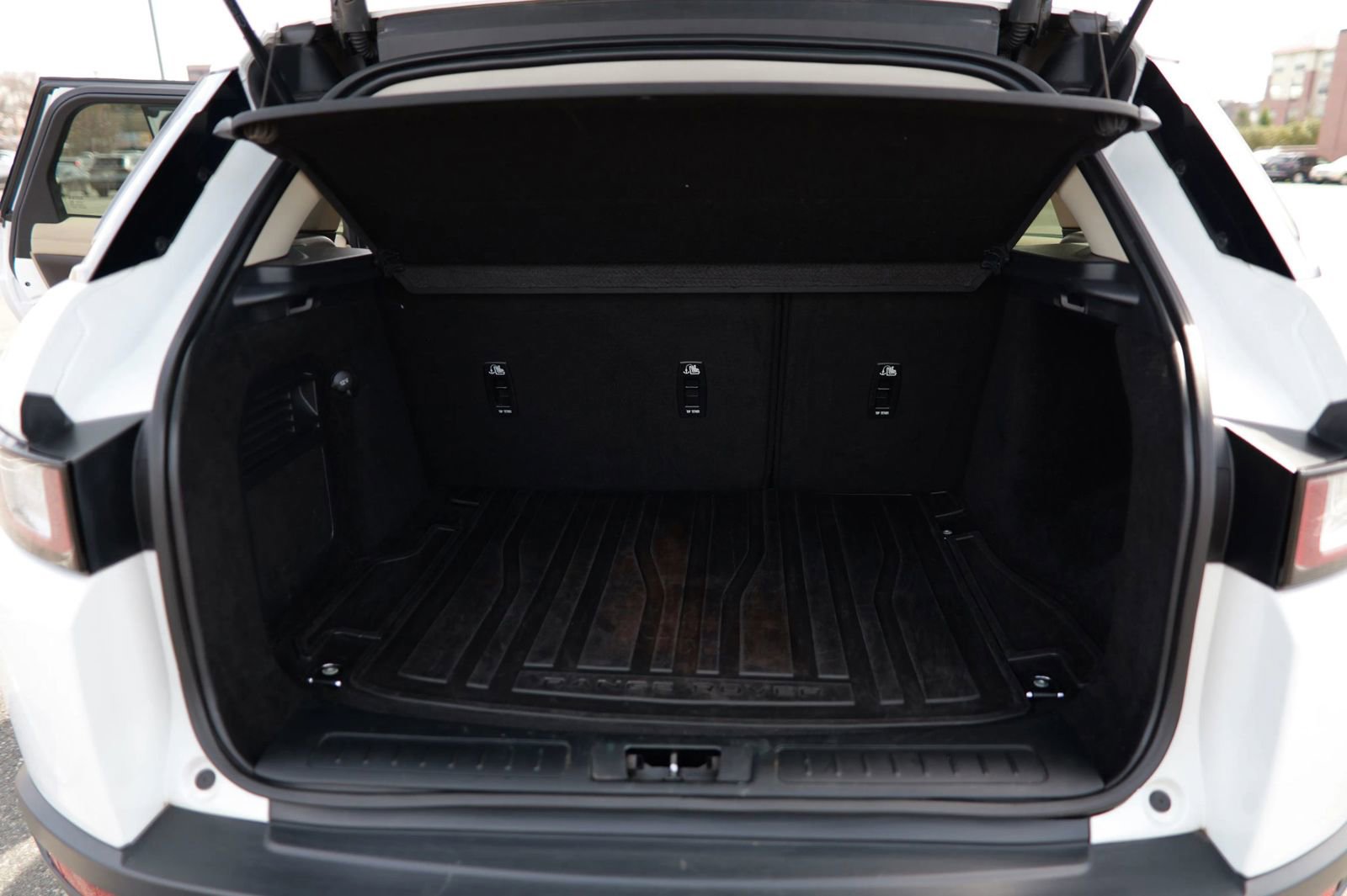 Used 2018 Land Rover Range Rover Evoque image 31