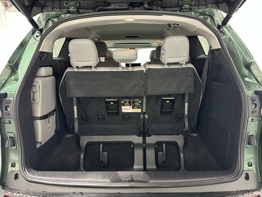 Used 2025 Toyota Sienna XLE image 53