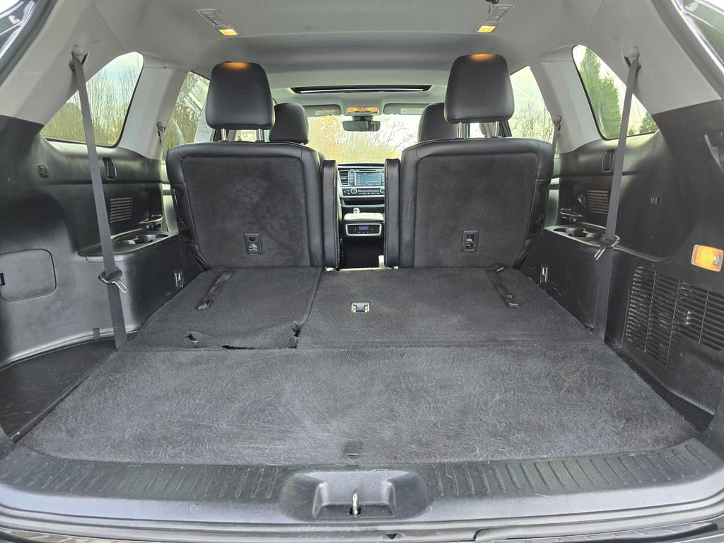 Used 2018 Toyota Highlander SE image 17