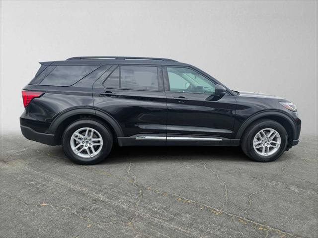 Used 2025 Ford Explorer Active RWD image 2