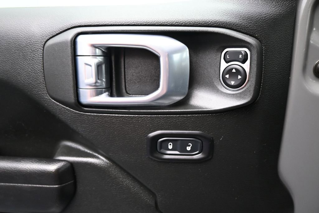 Used 2021 Jeep Wrangler Unlimited Rubicon 4xe w/ Dual Top Group AWD/4WD image 11