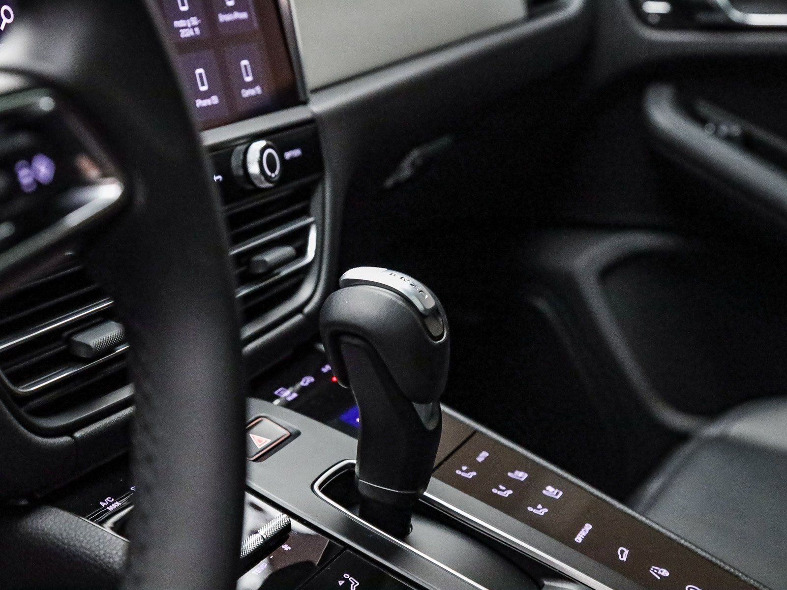 Certified 2025 Porsche Macan image 27