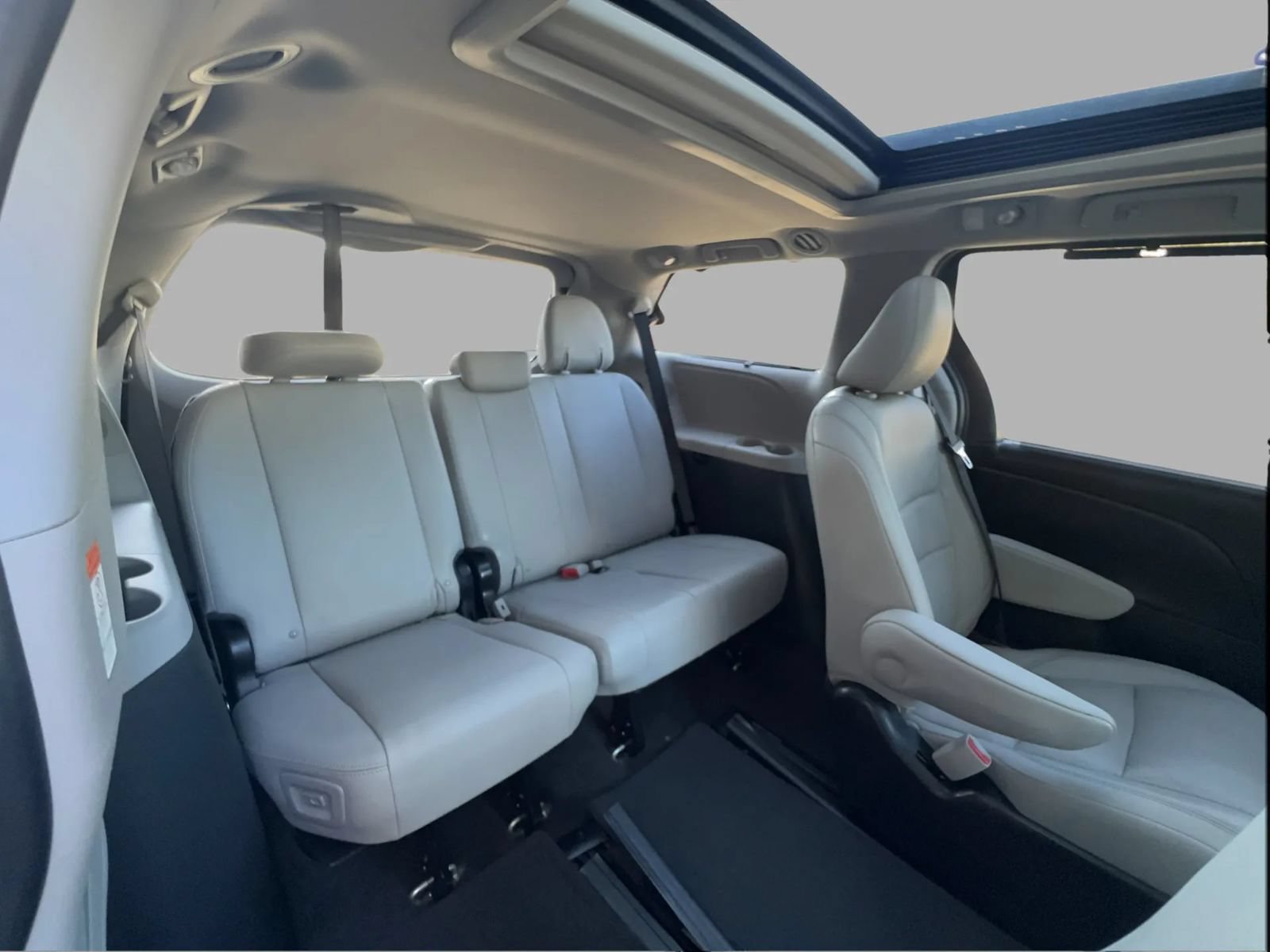 Used 2015 Toyota Sienna Limited Premium FWD image 36