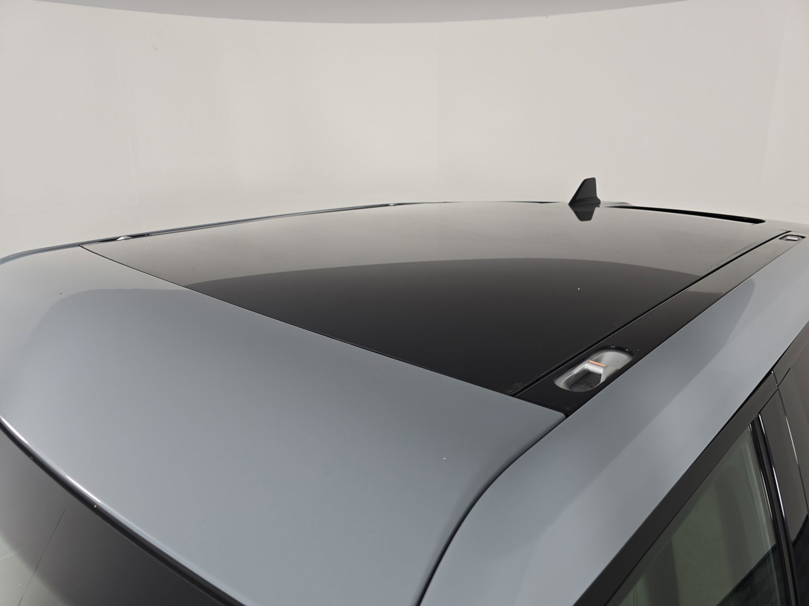 Used 2022 Rivian R1T Adventure image 13