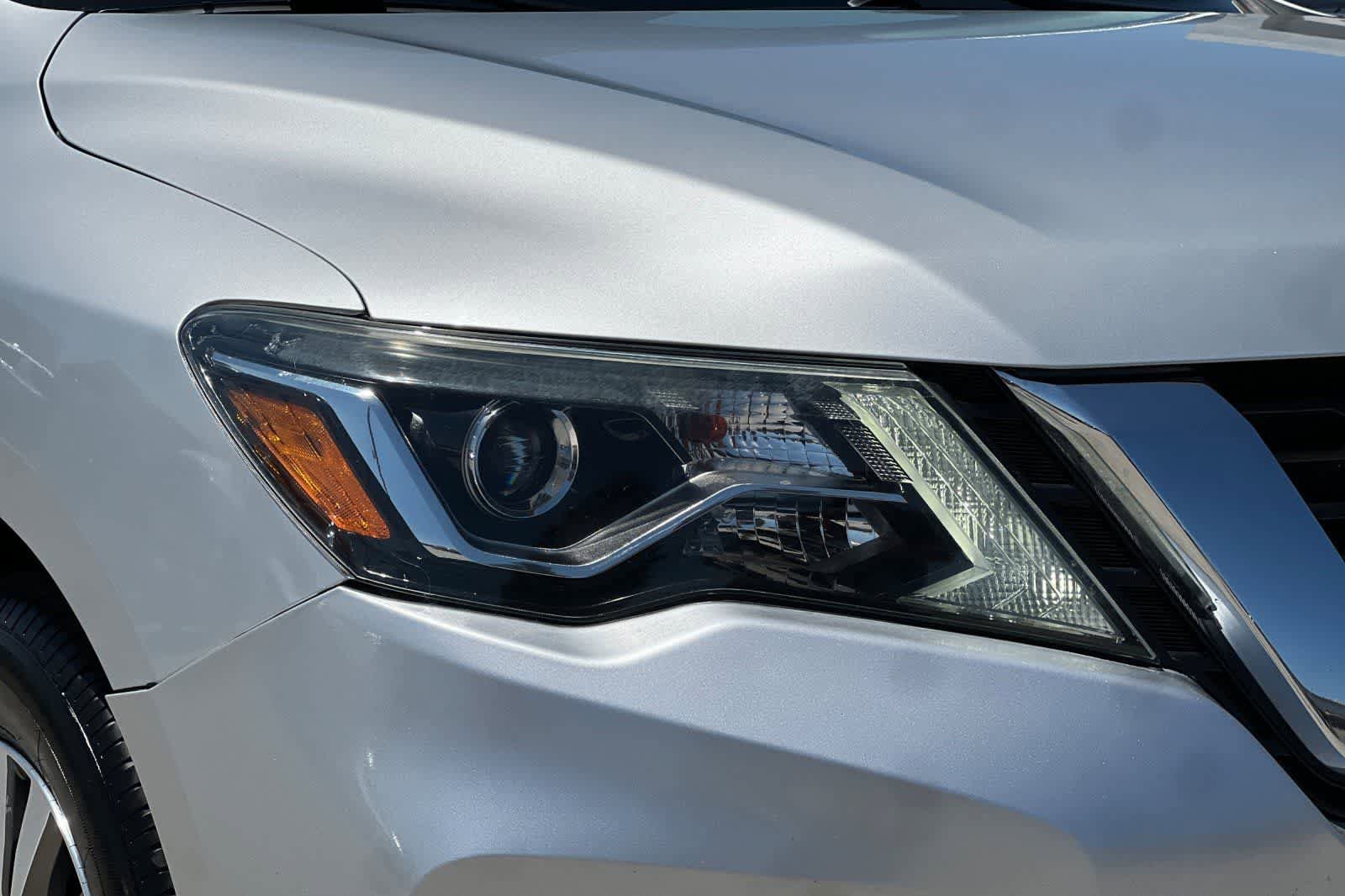 Used 2020 Nissan Pathfinder SL FWD image 36