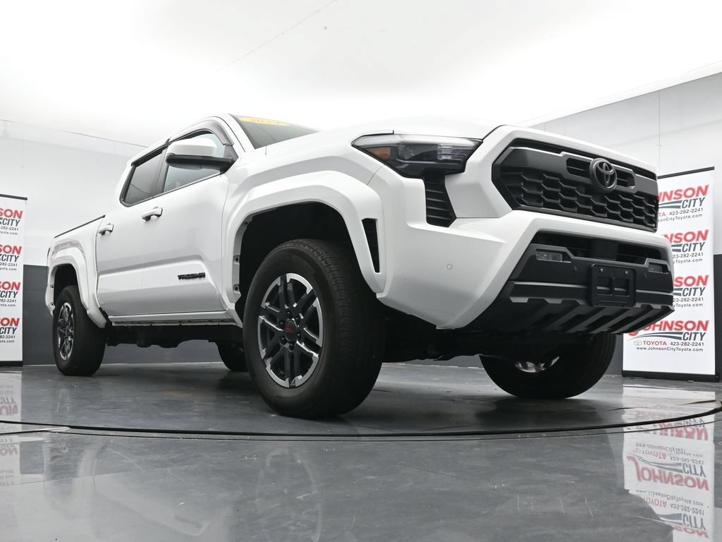 Used 2024 Toyota Tacoma TRD Sport AWD/4WD image 35