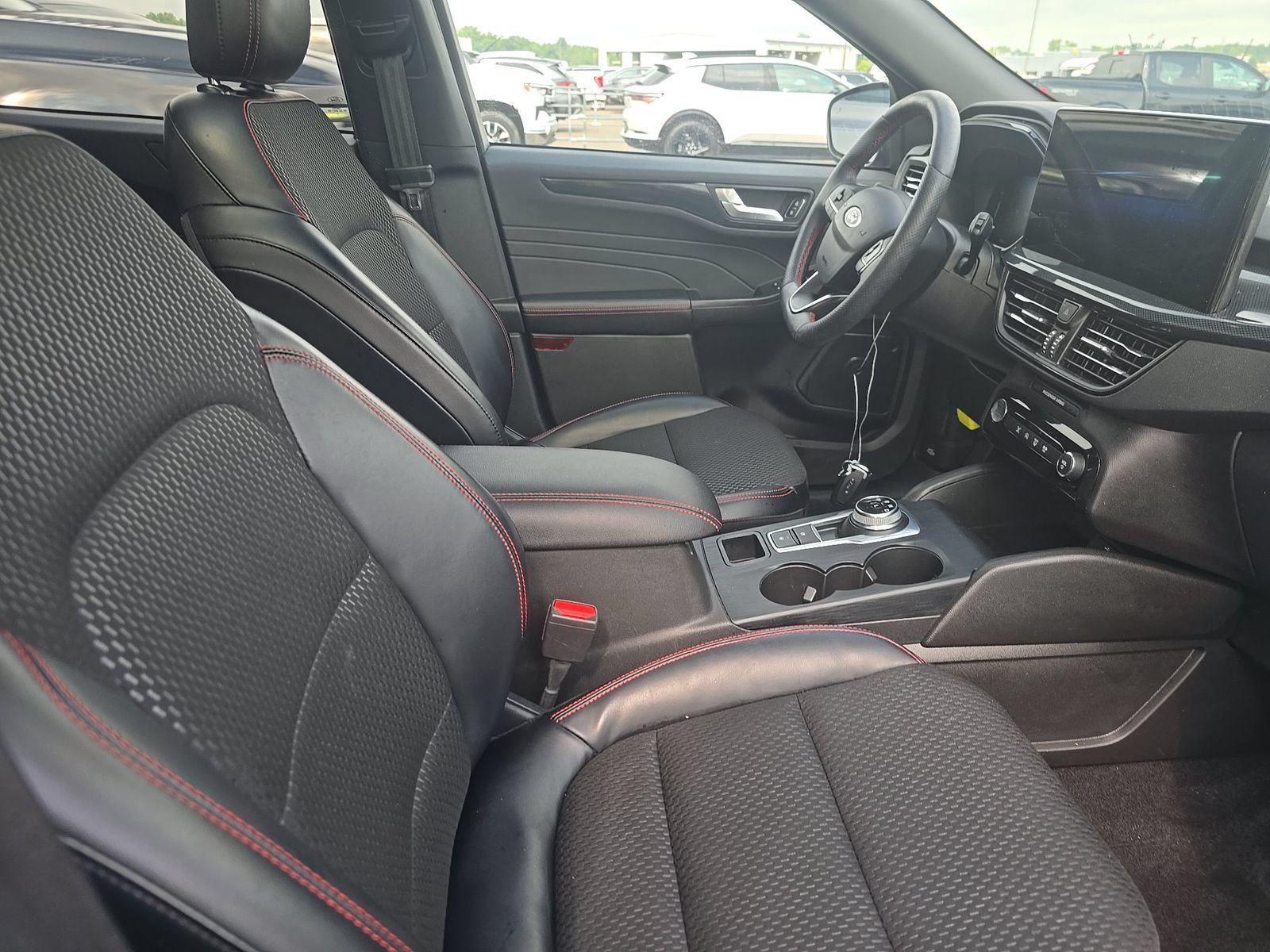 Used 2024 Ford Escape ST-Line w/ Tech Pack #1 AWD/4WD image 7