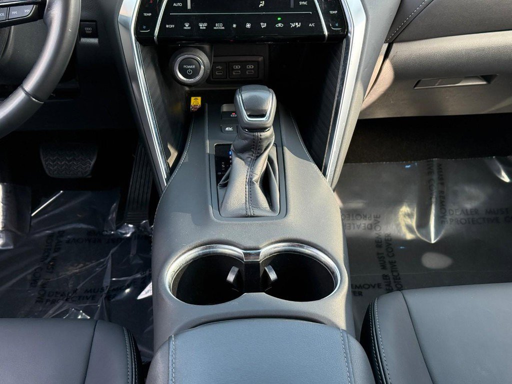 Used 2023 Toyota Venza XLE image 17