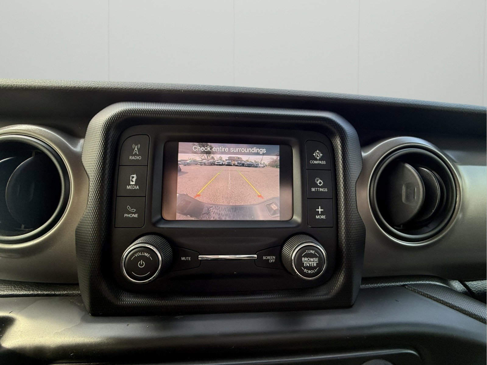 Used 2020 Jeep Gladiator Sport image 17