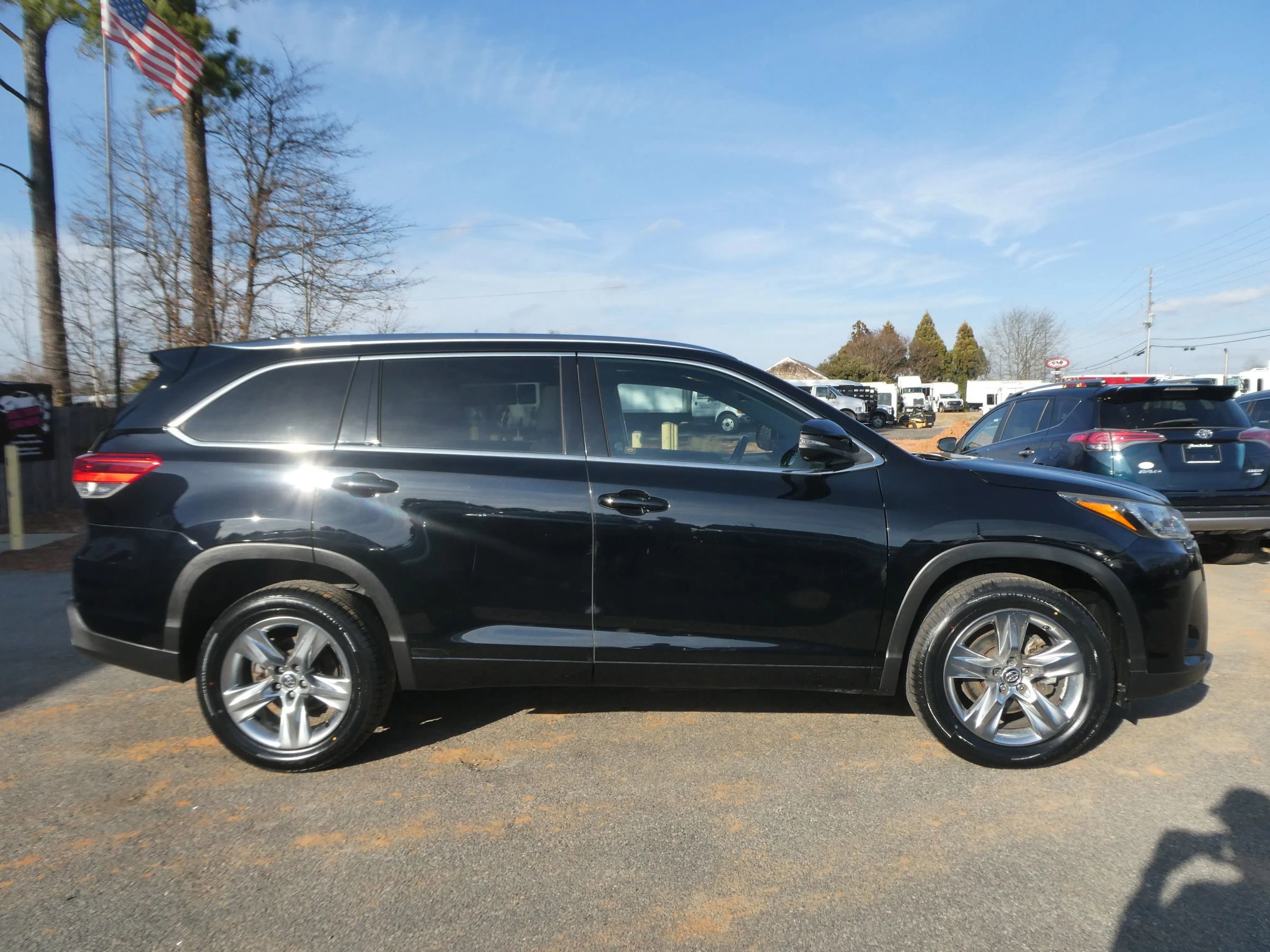 Used 2019 Toyota Highlander Limited image 4