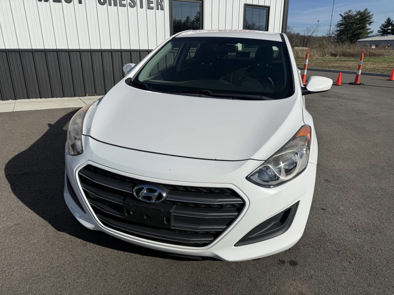 Used 2017 Hyundai Elantra GT FWD image 2
