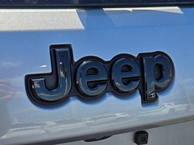 Used 2019 Jeep Grand Cherokee Altitude AWD/4WD image 16