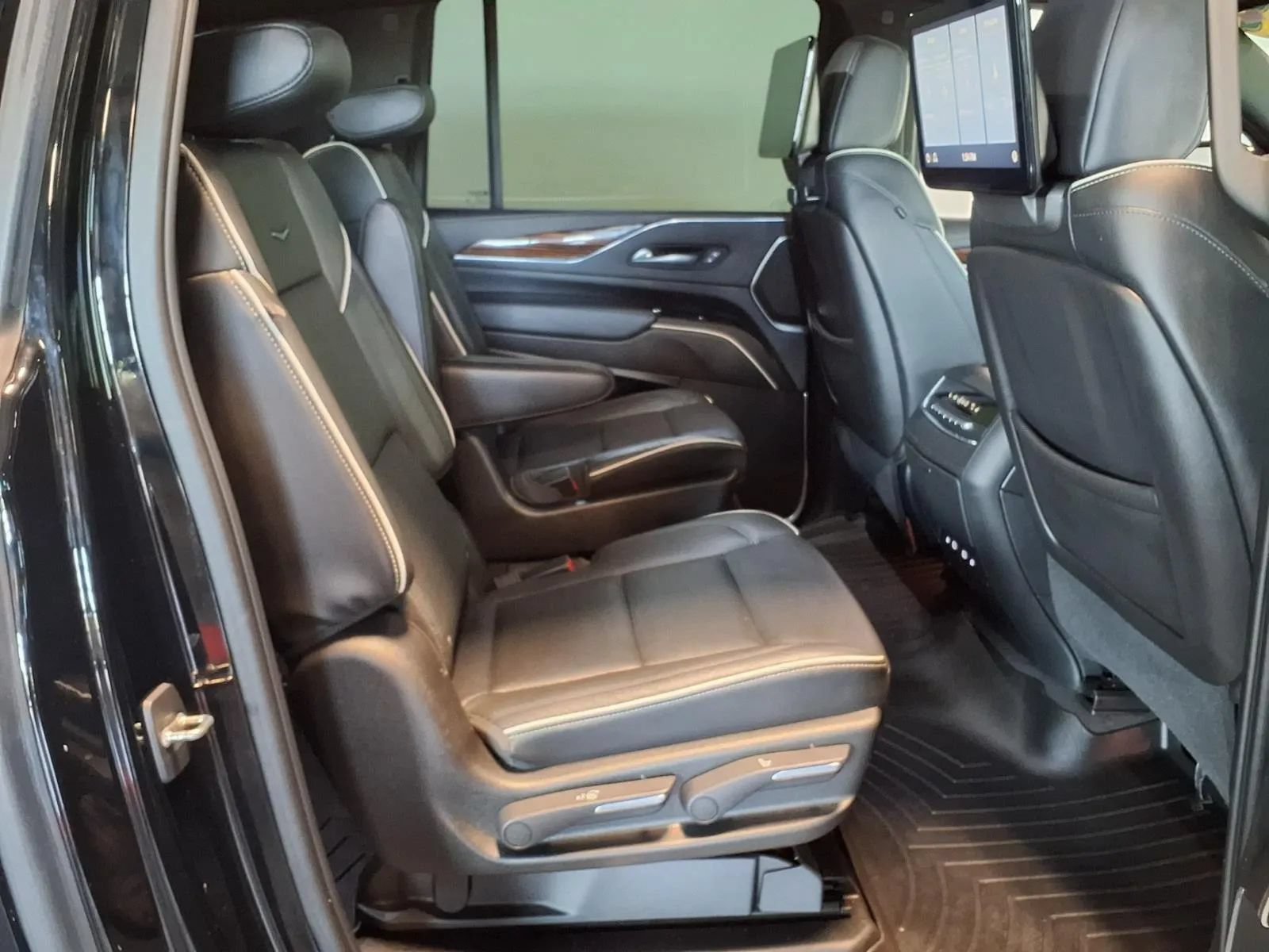 Used 2021 Cadillac Escalade ESV Premium Luxury w/ Driver Assist Tech Package AWD/4WD image 11