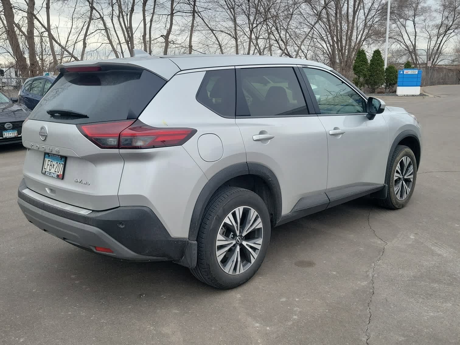 Used 2023 Nissan Rogue SV AWD/4WD image 3