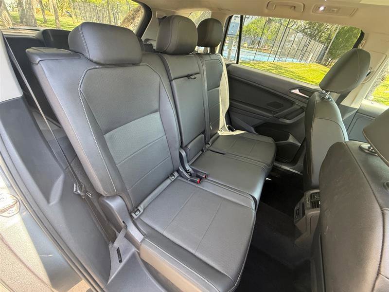 Used 2019 Volkswagen Tiguan SEL image 17