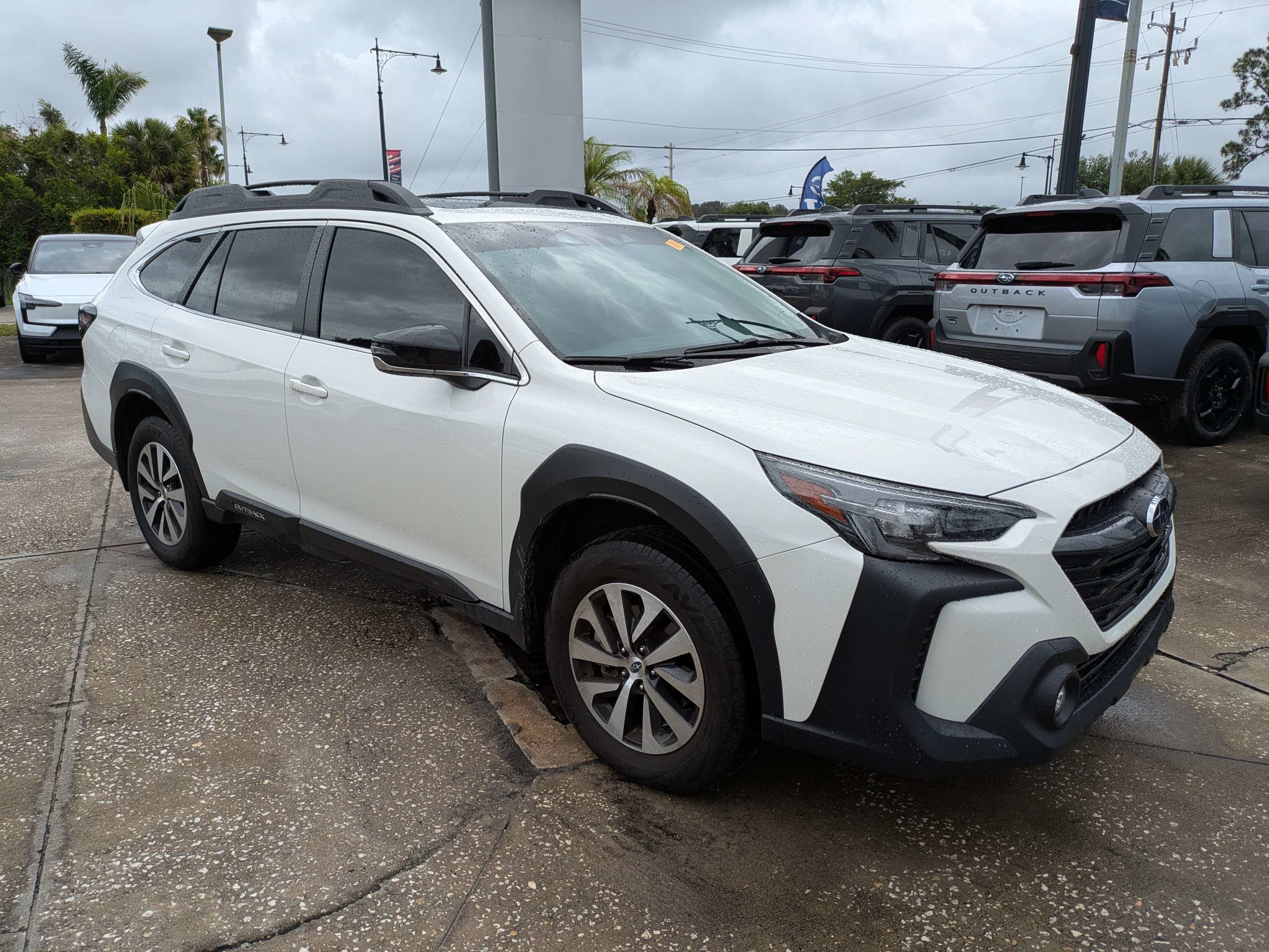 Used 2025 Subaru Outback Premium w/ Popular Package #1A AWD/4WD image 2