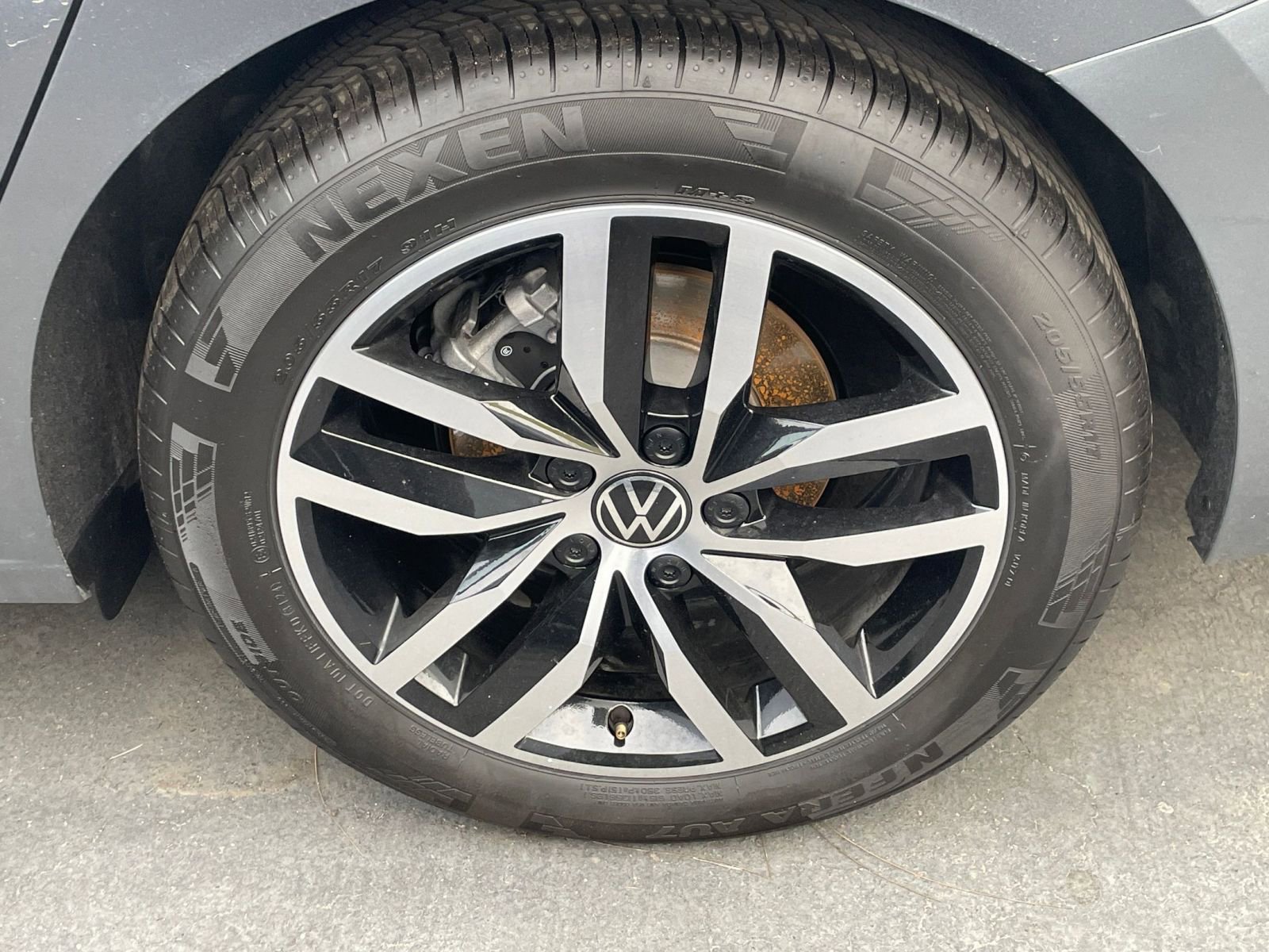 Used 2025 Volkswagen Jetta SE image 30