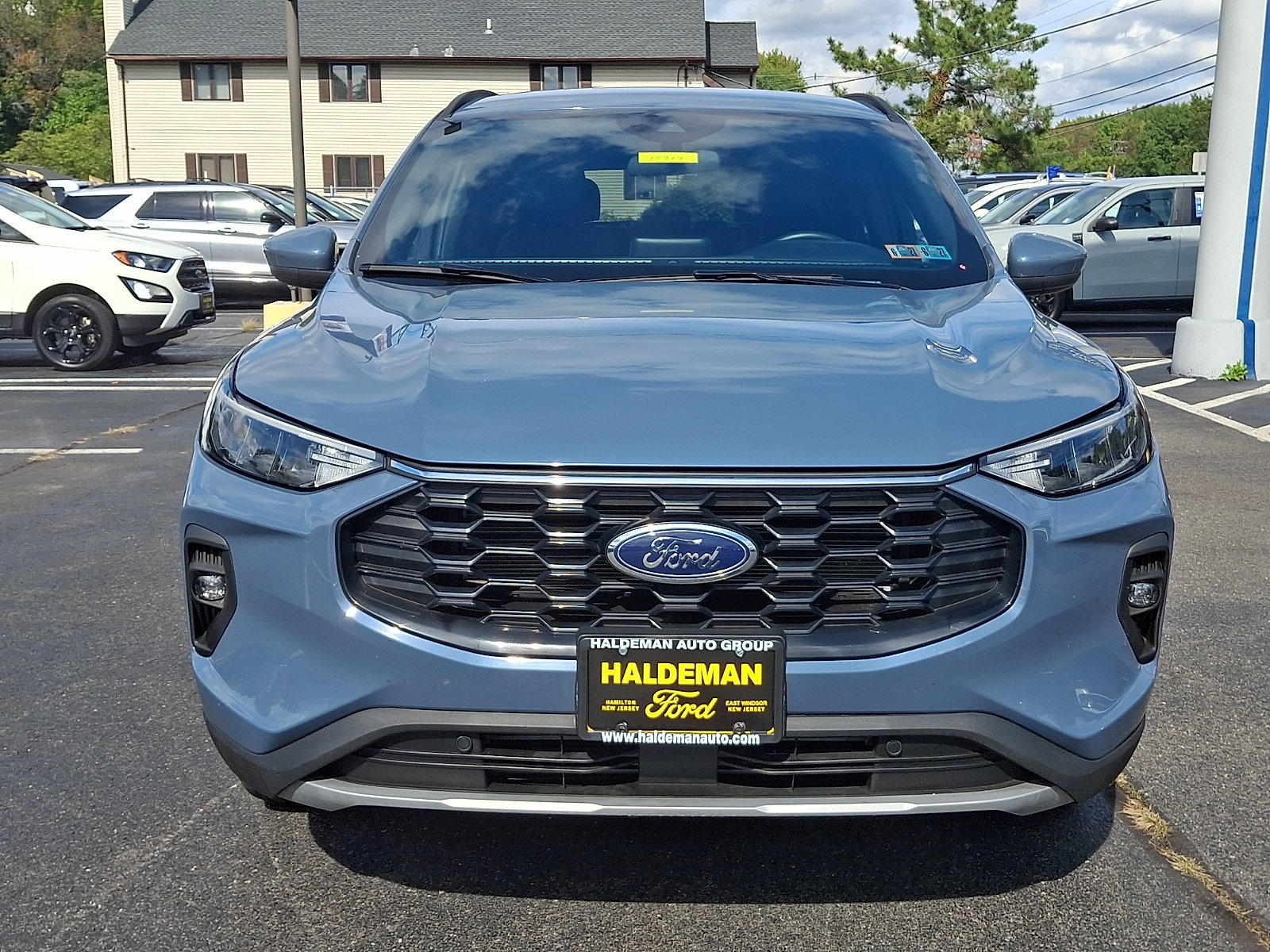 Used 2025 Ford Escape ST-Line Select AWD/4WD image 2