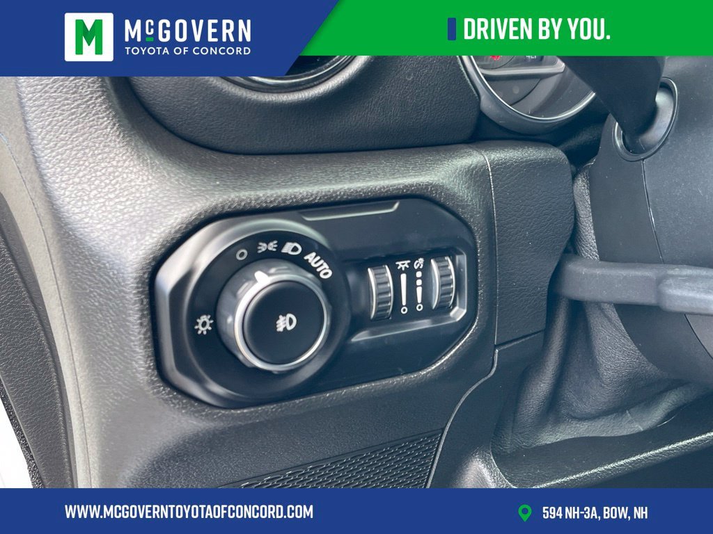 Used 2021 Jeep Wrangler Unlimited Sahara AWD/4WD image 32