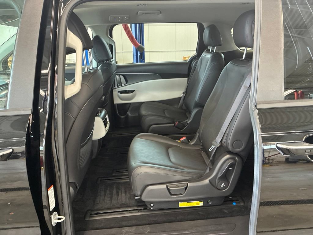 Certified 2024 Kia Carnival LX FWD image 21