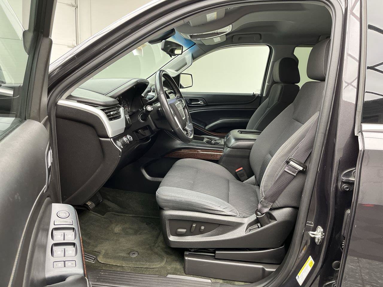 Used 2015 GMC Yukon XL SLE AWD/4WD image 3