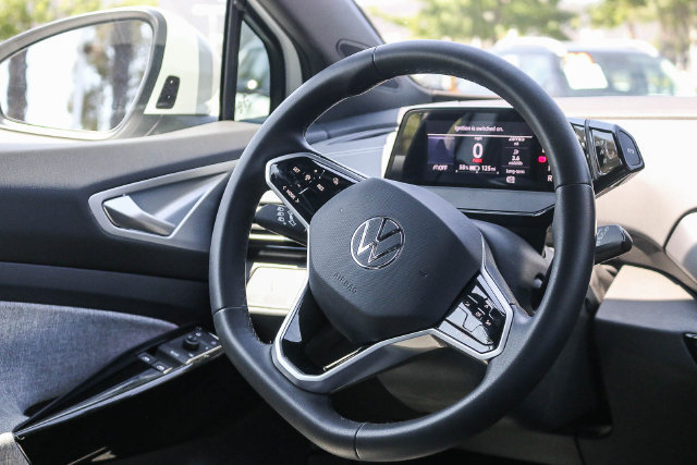 Used 2023 Volkswagen ID.4 Pro RWD image 19