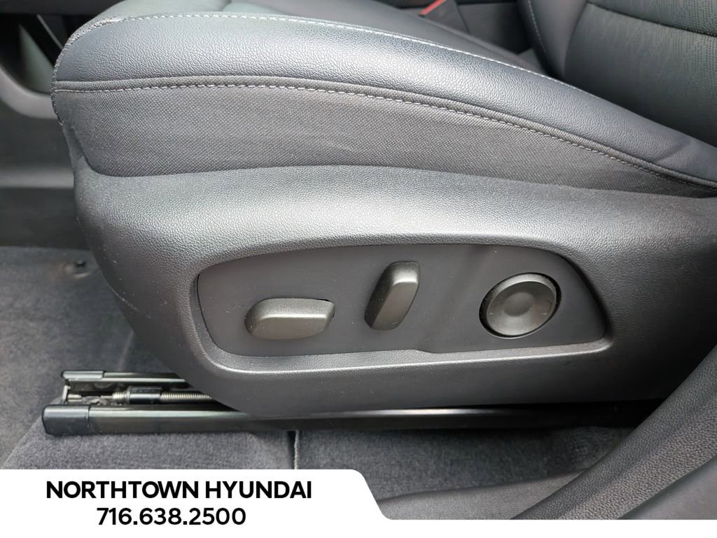 Used 2025 Chevrolet Equinox LT w/ Convenience Package II image 35