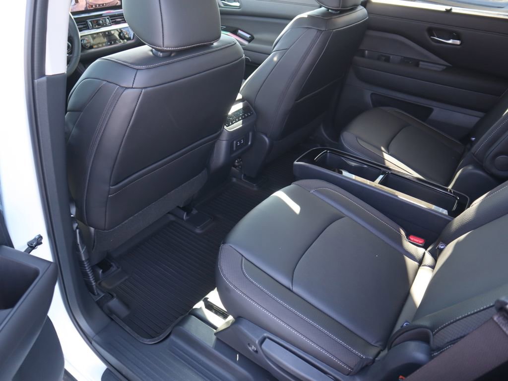 New 2026 Nissan Pathfinder SL w/ SL Premium Package image 11