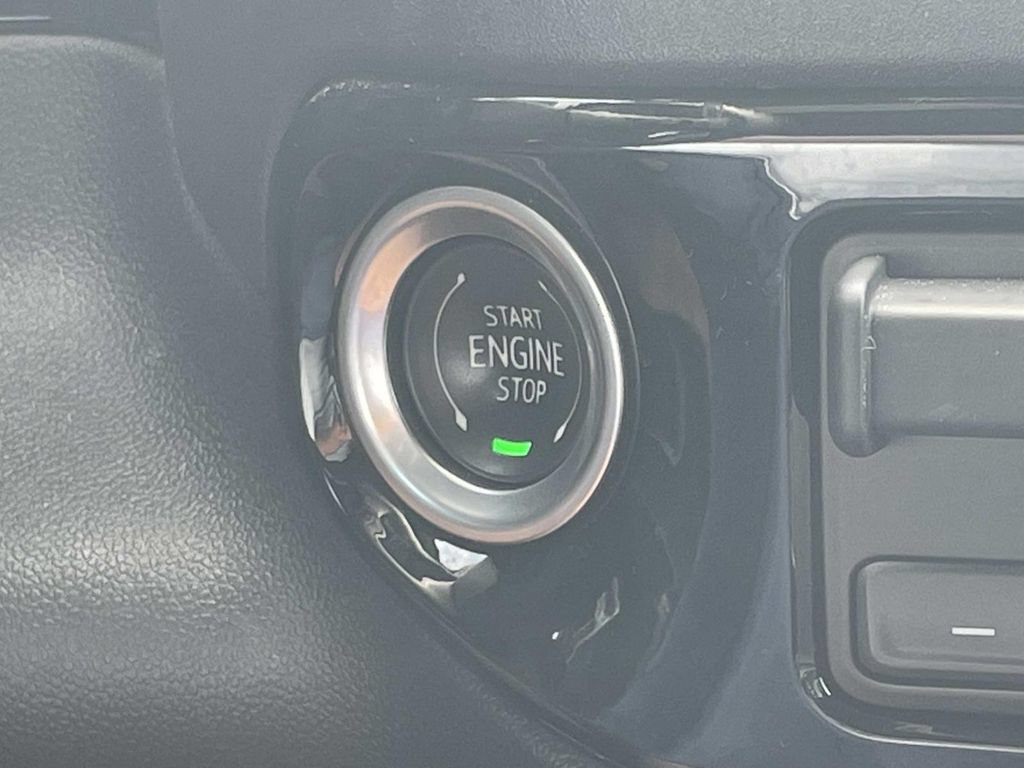 Certified 2025 Chevrolet Silverado 1500 LT AWD/4WD image 21
