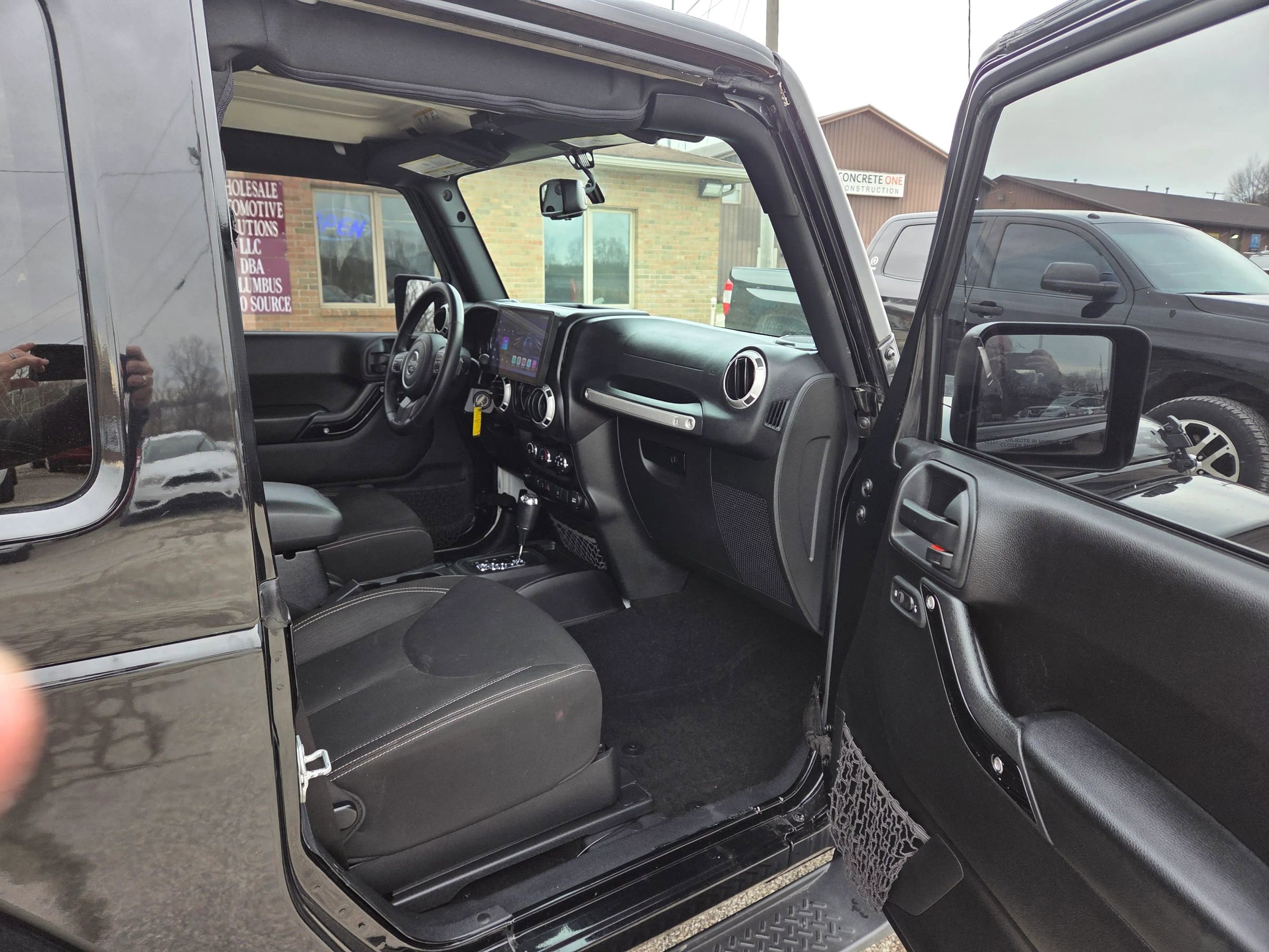 Used 2016 Jeep Wrangler Sahara image 21