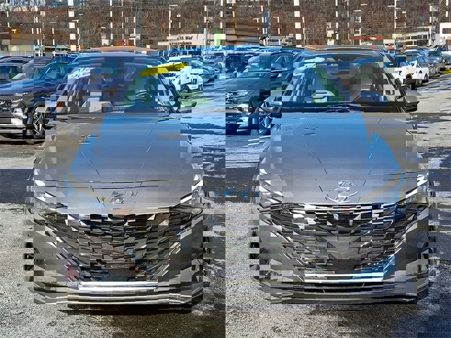 Certified 2022 Hyundai Elantra Limited w/ Cargo Package image 2